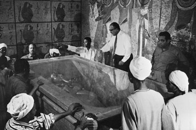 Первое открытие саркофага Тутанхамона.